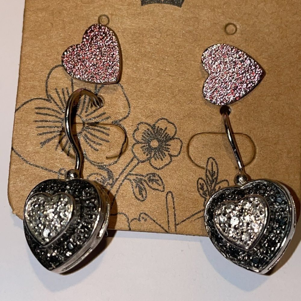 Two sets of heart shaped earrings - Picture 4 of 5